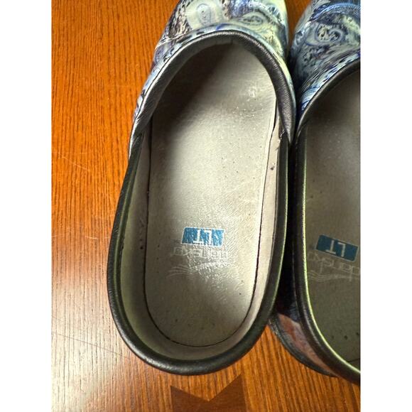 Dansko LT Professional Clogs Blue Paisley Patent Leather – Women’s EU 39/8.5 US - Picture 7 of 10